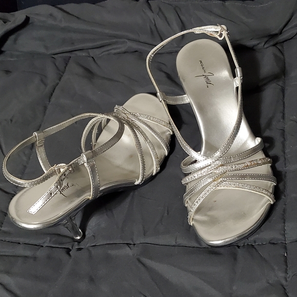 Jaqueline Ferrar Women's Silver Strappy Clear Heels - Picture 1 of 5